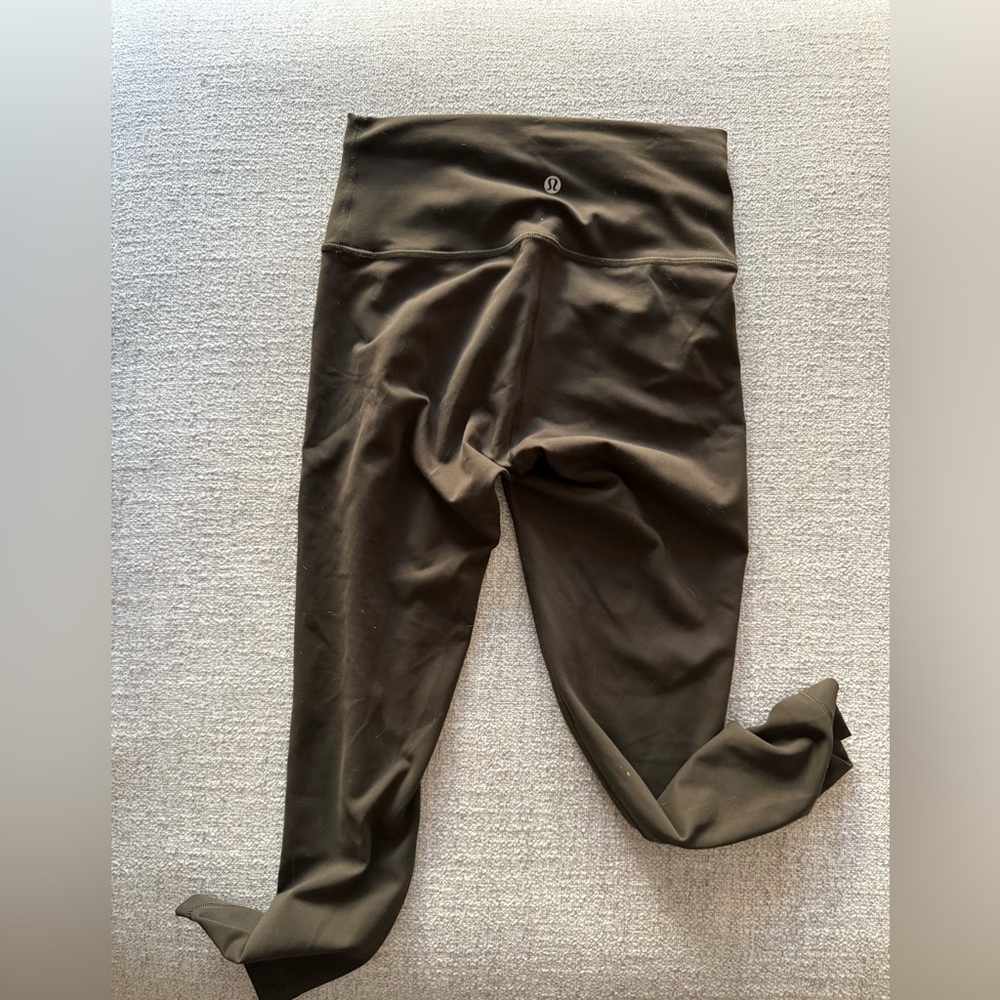 Women’s lululemon capri leggins size 6